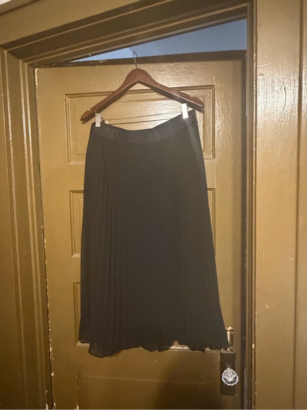 DKNY Black Pleated Midi Skirt with Elastic Waist